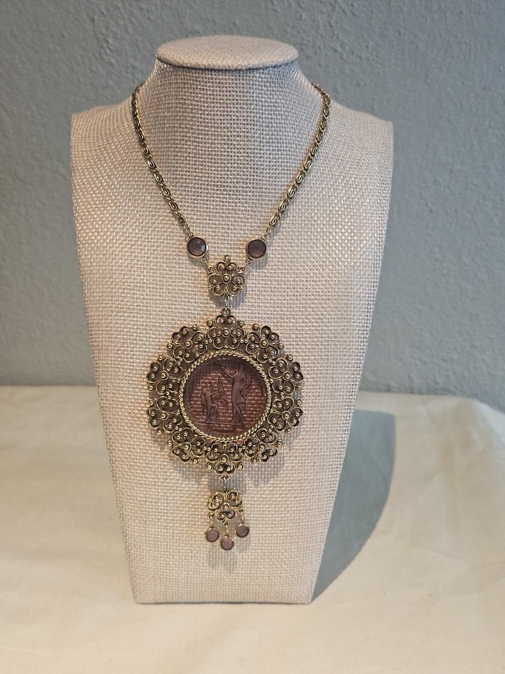 Vtg GOLDETTE Intaglio Cameo NECKLACE Purple Amethyst Cameo Glass Venus & Cupid